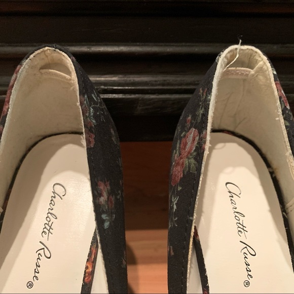 Beautiful Charlotte Russe Black floral heels - Picture 4 of 8